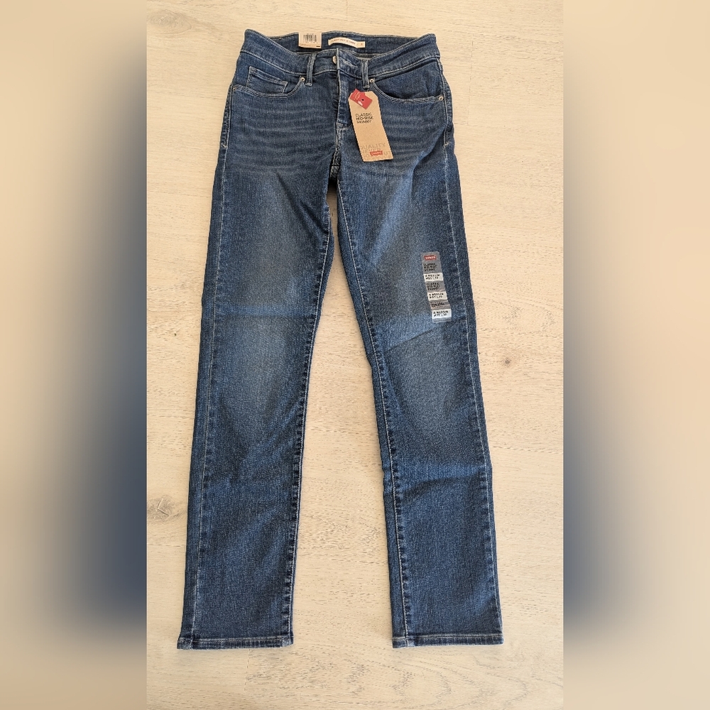 Levi Classic Mid Rise Skinny Jeans Size 4